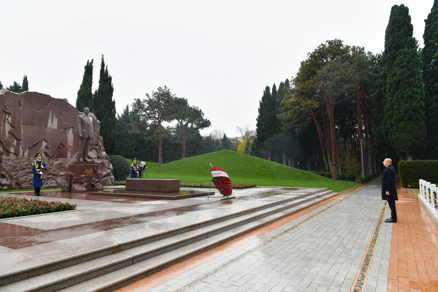 Ilham Aliyev visited the tomb of National Leader Heydar Aliyev