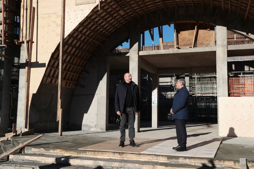 Ильхам Алиев ознакомился с ходом строительных работ в мечети села Дашалты Шушинского района