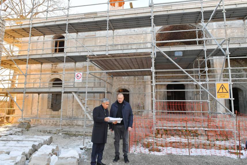 Ильхам Алиев ознакомился с реставрационными работами в мечети Ашагы Говхар Ага в Шуше