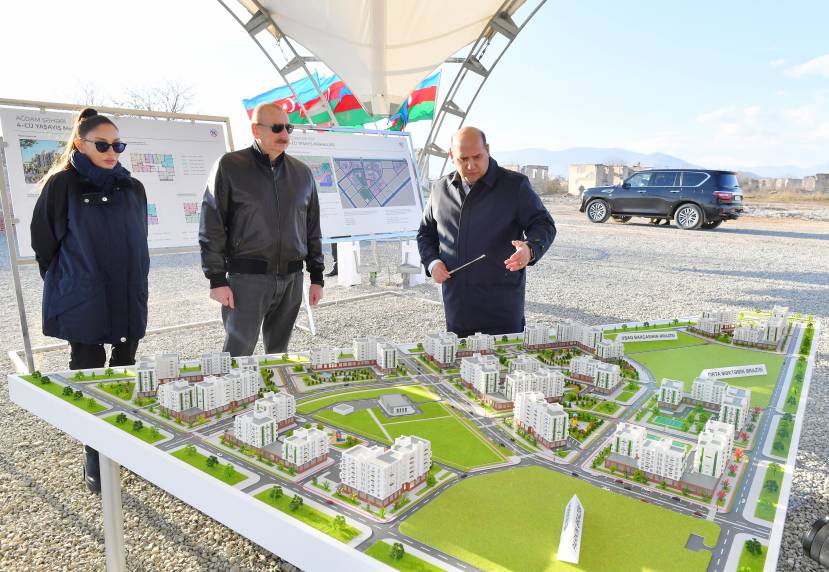 Ильхам Алиев и первая леди Мехрибан Алиева приняли участие в церемонии закладки фундамента четвертого жилого комплекса, который будет построен в городе Агдам
