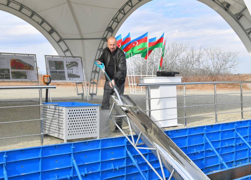 Ильхам Алиев принял участие в церемонии закладки фундамента села Баш Гарвенд Агдамского района