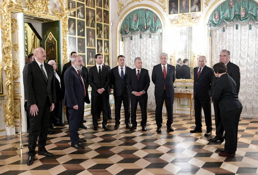Ilham Aliyev visited Grand Peterhof Palace in Saint Petersburg