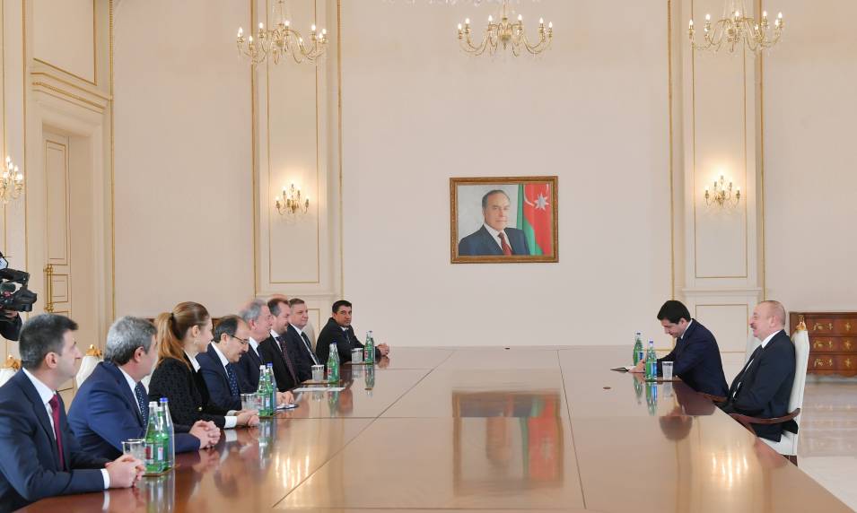 Ильхам Алиев принял делегацию во главе с председателем Комиссии по национальной обороне парламента Турции 