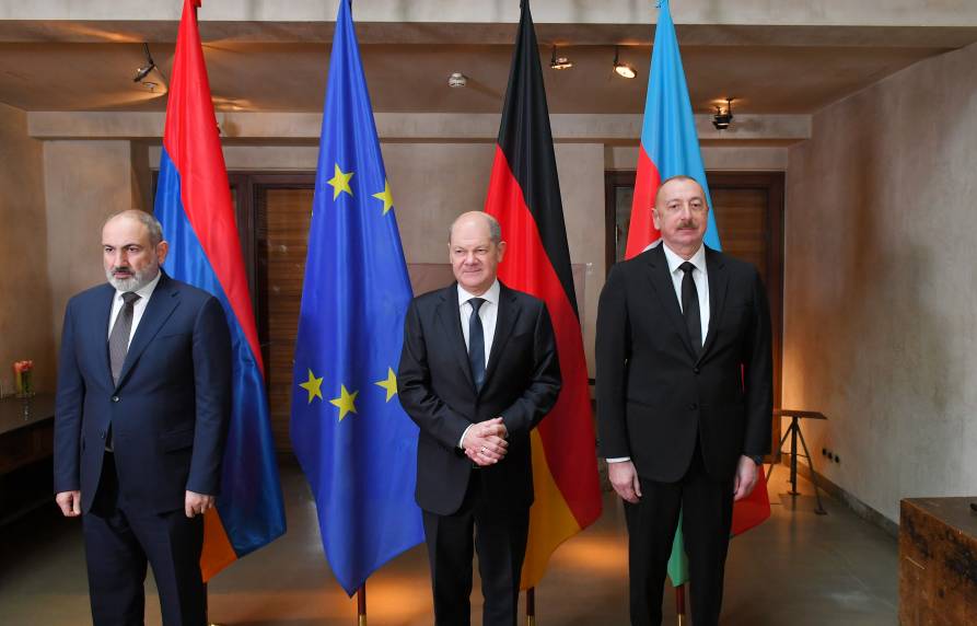 Cостоялась совместная встреча Ильхама Алиева с Канцлером Германии и премьер-министром Армении