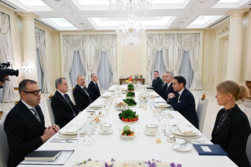 İlham Əliyevin NATO-nun Baş katibi ilə şam yeməyi əsnasında geniş tərkibdə görüş olub