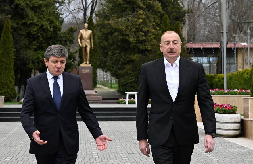 Ilham Aliyev visited statue of National Leader Heydar Aliyev in Gabala city
