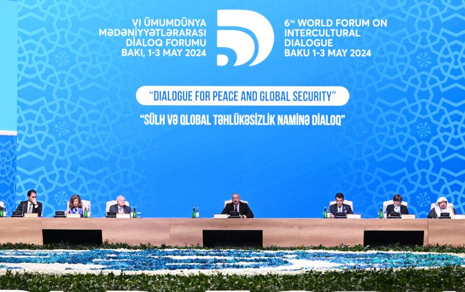 Ильхам Алиев принимает участие в VI Всемирном форуме межкультурного диалога в Баку