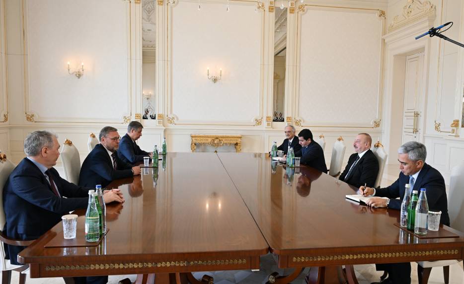 Ильхам Алиев принял заместителя председателя Совета Федерации России и председателя комитета Государственной Думы