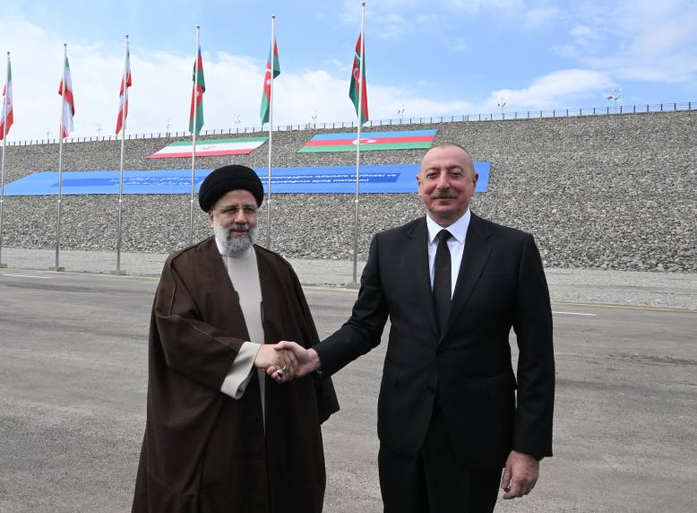 Presidents of Azerbaijan and Iran met in the presence of delegations