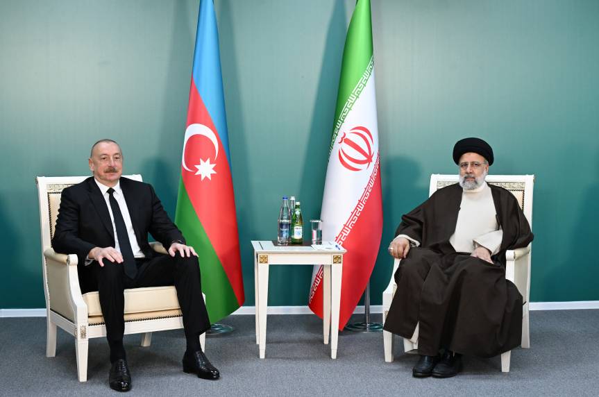 Meeting between President Ilham Aliyev and President Seyyed Ebrahim Raisi commenced at state border between Azerbaijan and Iran