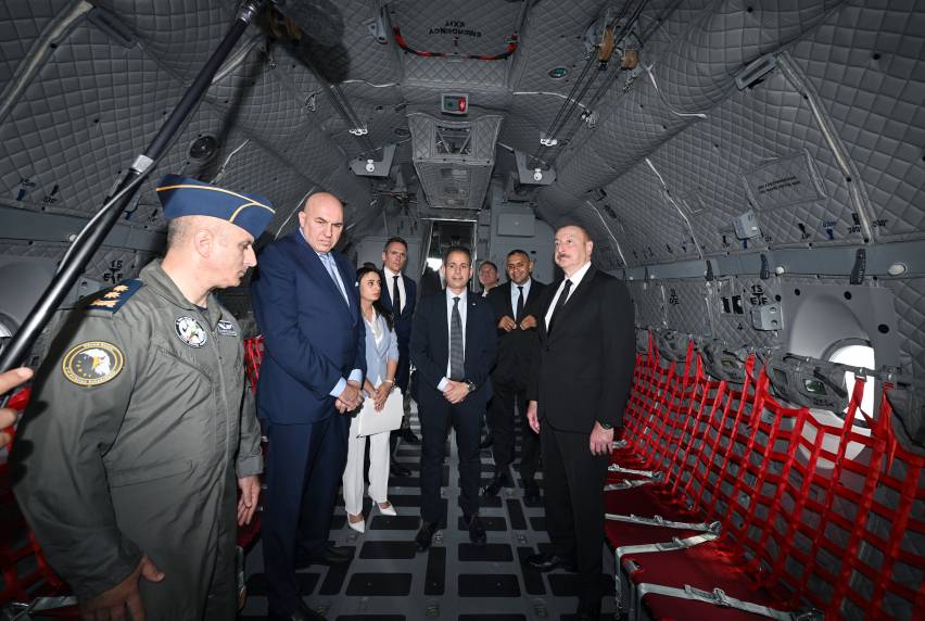 Ильхаму Алиеву представлен военно-транспортный самолет производства итальянской компании Leonardo