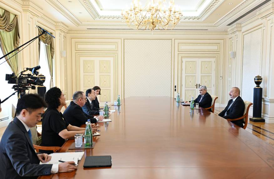 Ильхам Алиев принял президента Азиатского банка развития