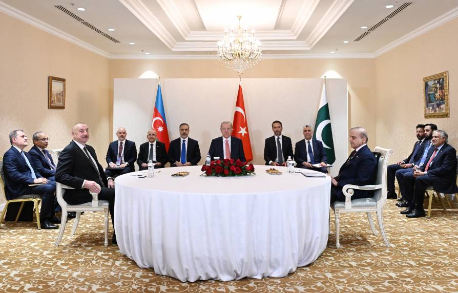 Astanada Azərbaycan Prezidenti, Türkiyə Prezidenti və Pakistanın Baş naziri arasında üçtərəfli görüş keçirilib
