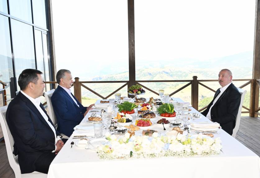 В Шуше состоялся неофициальный обед президентов Азербайджана, Узбекистана и Кыргызстана