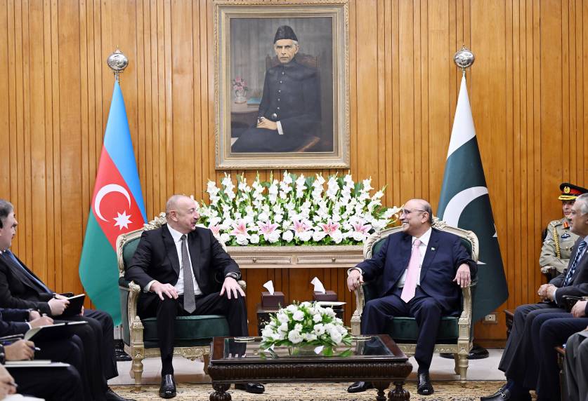 В Исламабаде состоялась встреча Ильхама Алиева и Президента Пакистана Асифа Али Зардари в расширенном составе