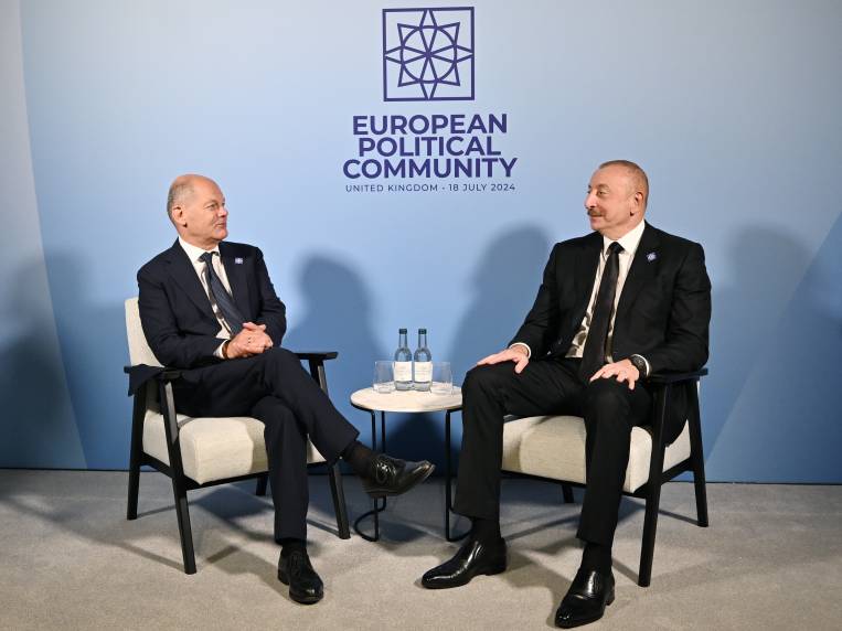 Ильхам Алиев встретился в Оксфорде с Канцлером Германии Олафом Шольцем