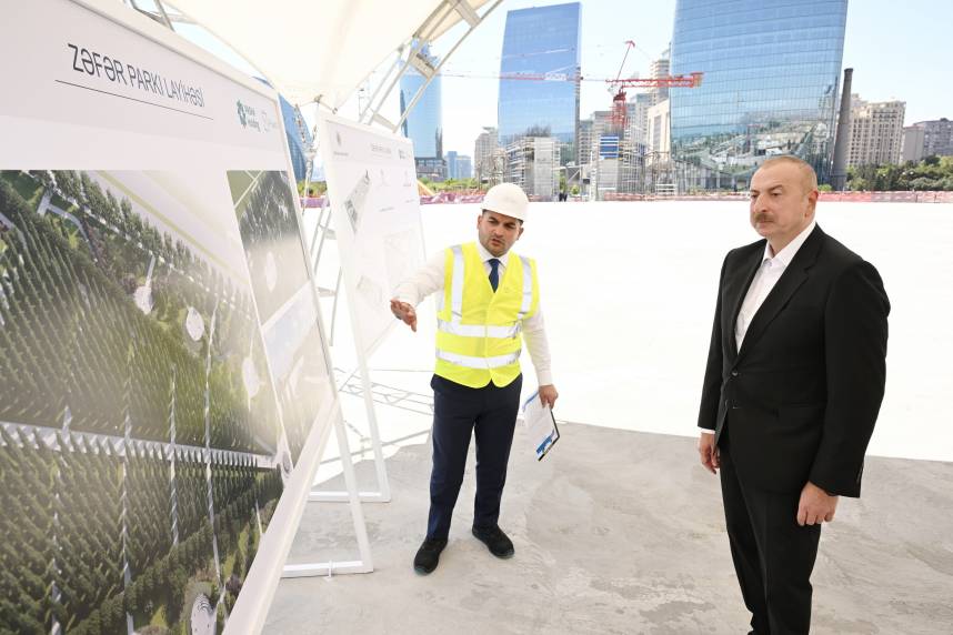 Ильхам Алиев ознакомился со строительными работами в Парке Победы в Баку