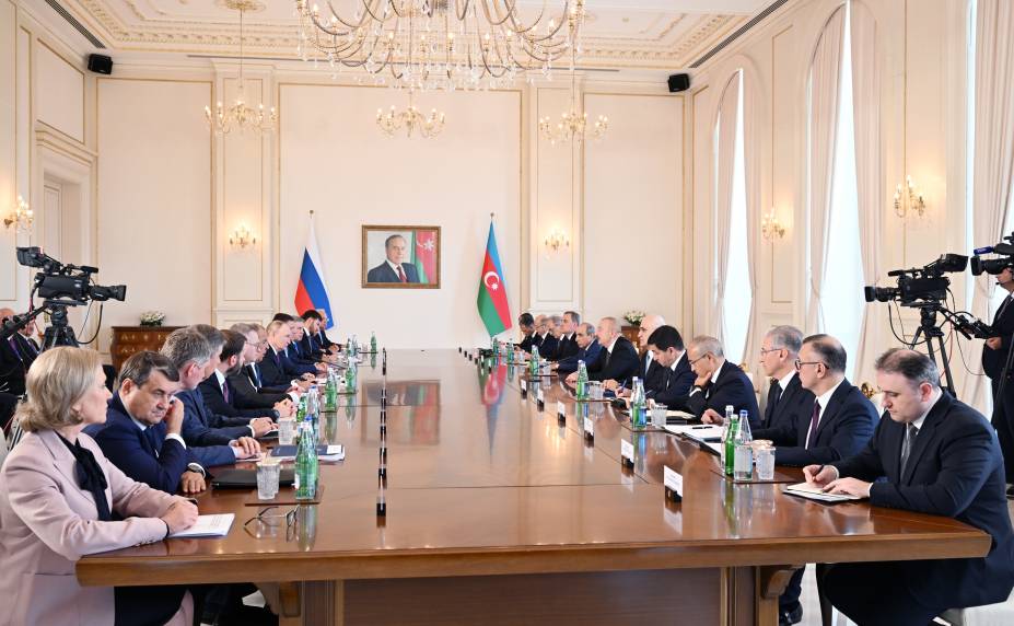 Presidents of Azerbaijan and Russia held expanded meeting