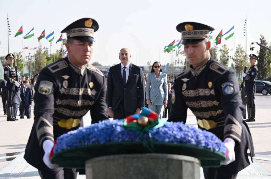 Ilham Aliyev, First Lady Mehriban Aliyeva, and their daughter Leyla Aliyeva visited Independence Monument in Tashkent