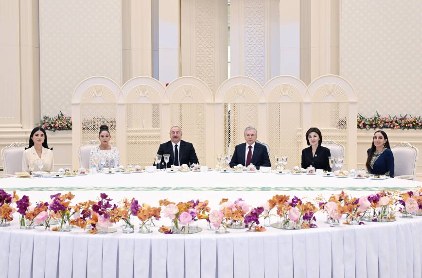 State reception was hosted in honor of President Ilham Aliyev and First Lady Mehriban Aliyeva in Tashkent