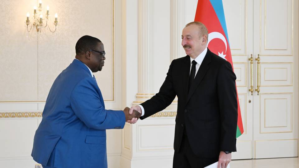 İlham Əliyev Benin Respublikasının Azərbaycanda yeni təyin olunmuş fövqəladə və səlahiyyətli səfirinin etimadnaməsini qəbul edib