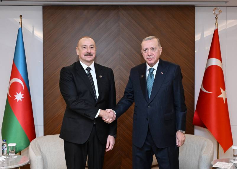 Ilham Aliyev’s meeting with Turkish President Recep Tayyip Erdogan began in Bishkek