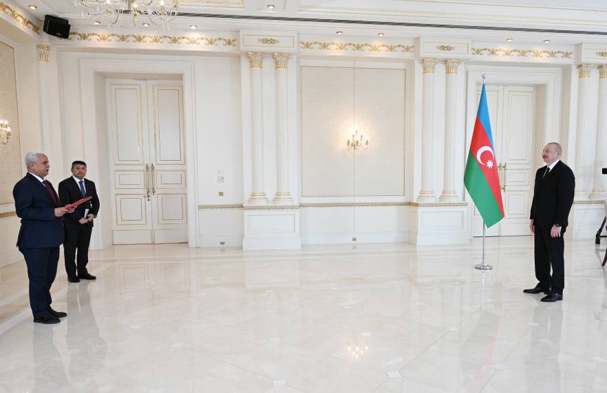 Ilham Aliyev received credentials of incoming ambassador of Yemen