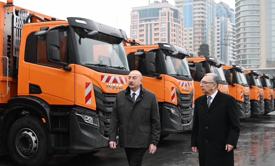 Ilham Aliyev reviewed a range of specialized vehicles designated for municipal services in Baku