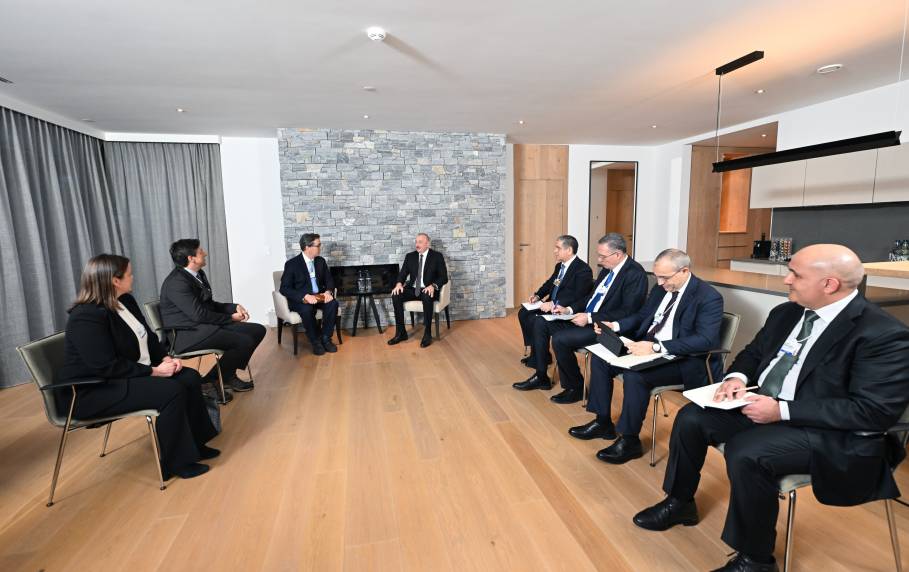 Ilham Aliyev met with CEO of Oliver Wyman Group in Davos