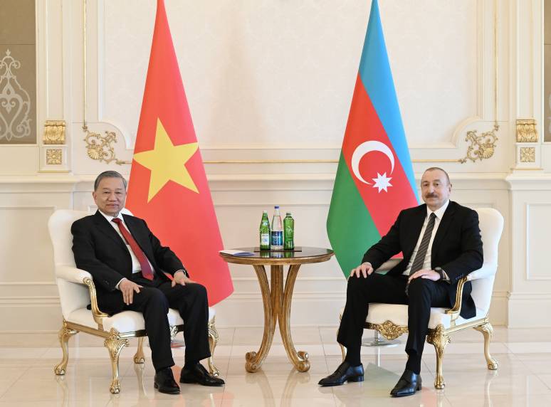 İlham Əliyevin Vyetnam Kommunist Partiyasının Mərkəzi Komitəsinin Baş katibi ilə məhdud tərkibdə görüşü başlayıb