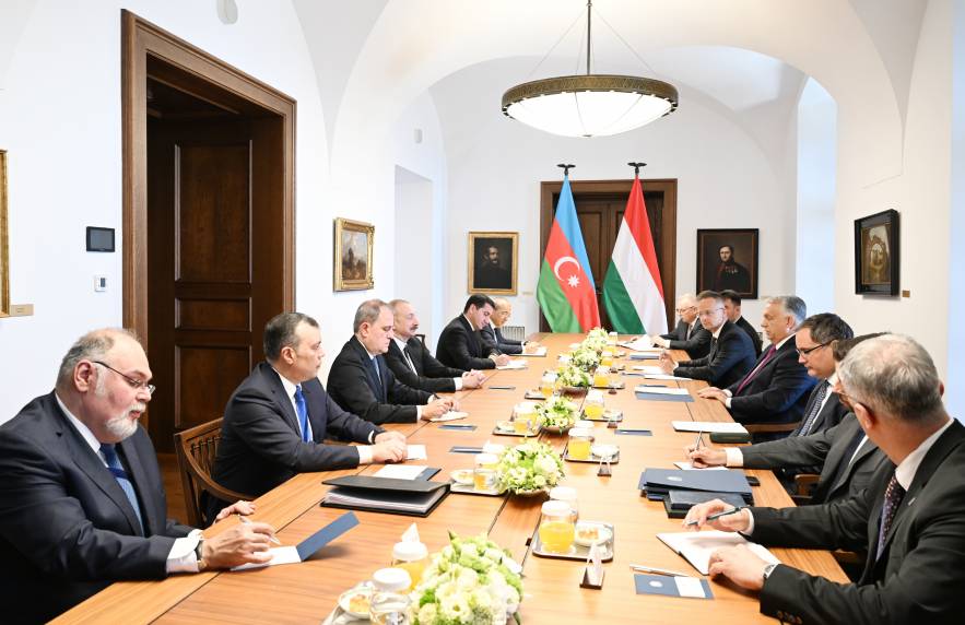 Ilham Aliyev held expanded meeting with Prime Minister of Hungary in Budapest