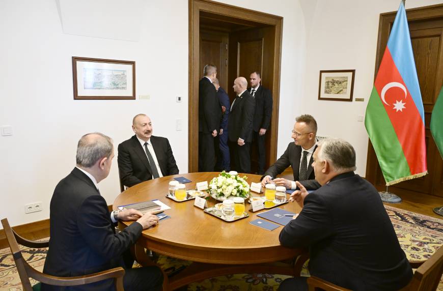 Ilham Aliyev held limited format meeting with Prime Minister of Hungary in Budapest