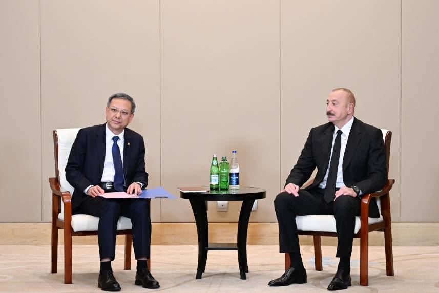 Ilham Aliyev met with Acting Head of China Energy Engineering Corporation Limited Ni Zhen in Tianjin