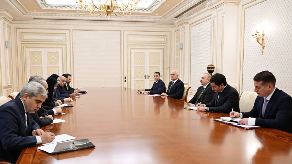 İlham Əliyev İranın yol və şəhərsalma nazirinin başçılıq etdiyi nümayəndə heyətini qəbul edib