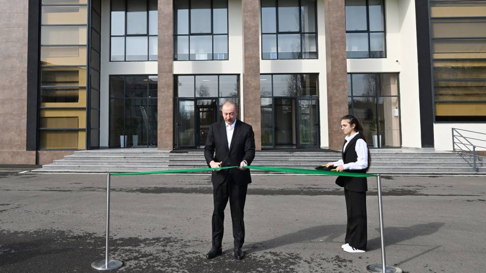 İlham Əliyev Lənkəran Dövlət Peşə Təhsil Mərkəzinin açılışında iştirak edib