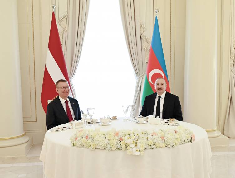 İlham Əliyevin adından Latviya Respublikasının Prezidenti Edqars Rinkeviçsin şərəfinə rəsmi lanç verilib