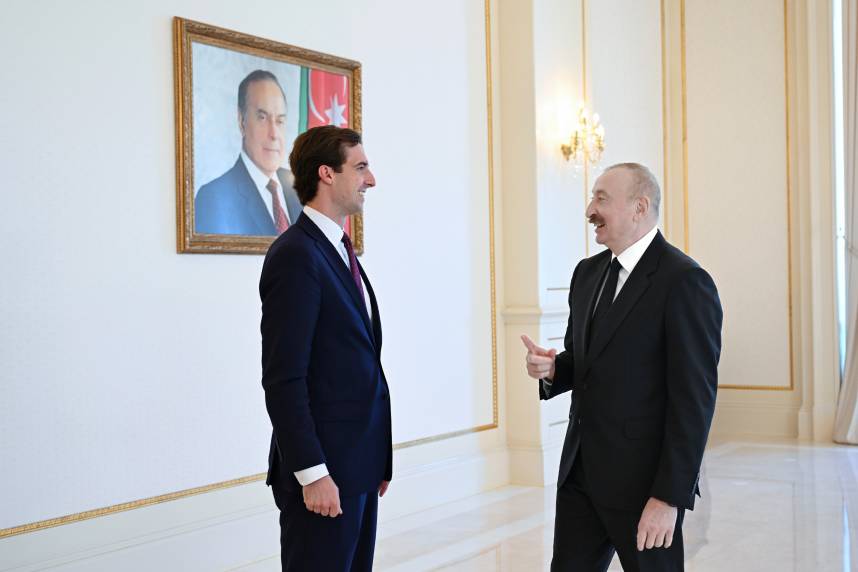 Ilham Aliyev showed commemorative gift from President Donald Trump to U.S. Assistant Secretary of State