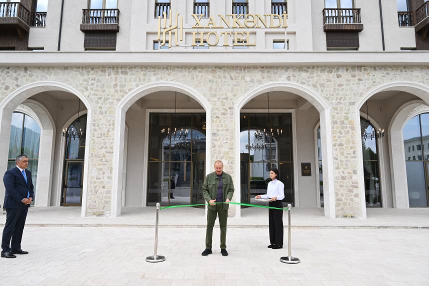 İlham Əliyev “Xankəndi” hotelinin açılışında iştirak edib