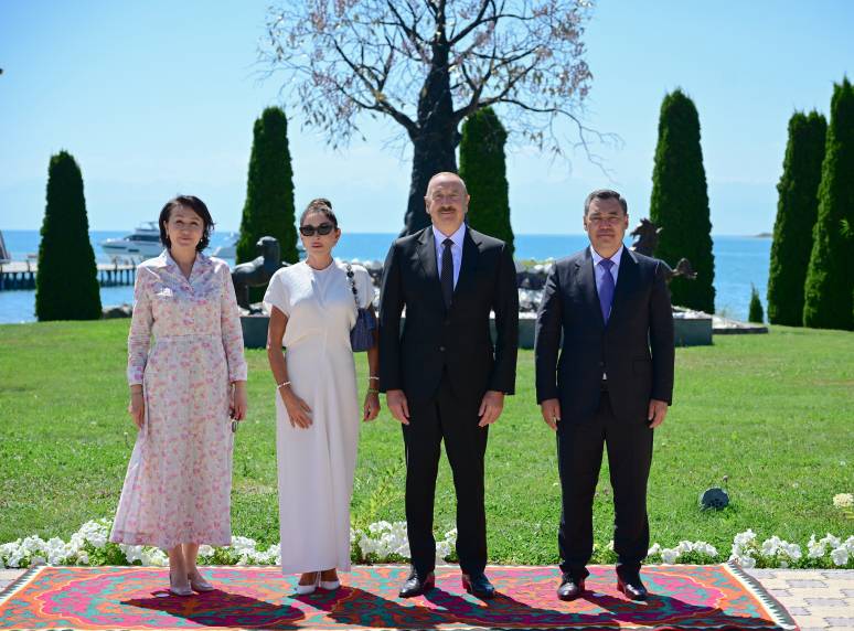 Çolpon-Ata şəhərində Prezident İlham Əliyevin və birinci xanım Mehriban Əliyevanın şərəfinə dövlət ziyafəti verilib