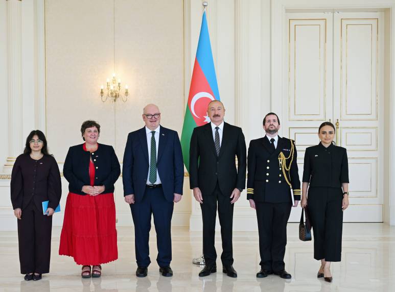 İlham Əliyev Böyük Britaniyanın Azərbaycanda yeni təyin olunmuş səfirinin etimadnaməsini qəbul edib