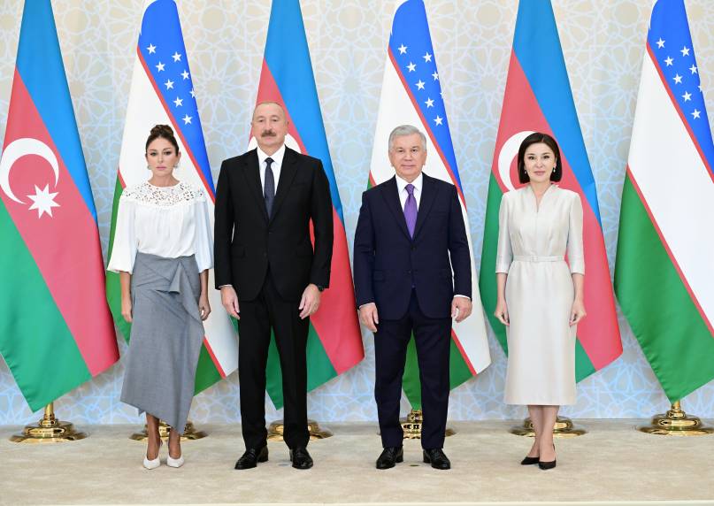 Azərbaycan ilə Özbəkistan prezidentləri və birinci xanımlar “Kuksaroy” Dövlət İqamətgahında birgə foto çəkdiriblər