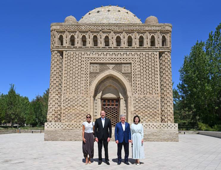 Azərbaycan ilə Özbəkistanın prezidentləri və birinci xanımları Buxarada İsmayıl Samani türbəsi ilə tanış olublar
