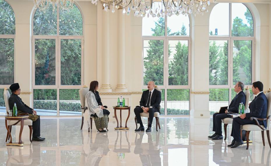İlham Əliyev Malayziyanın Azərbaycanda yeni təyin olunmuş səfirini qəbul edib