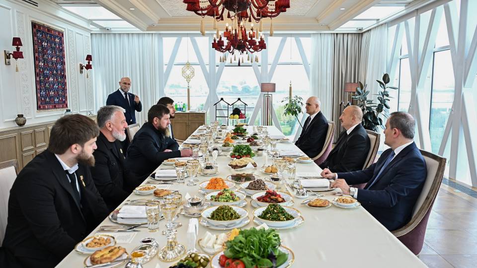 İlham Əliyev və Rusiyanın Çeçenistan Respublikasının başçısı birgə nahar ediblər